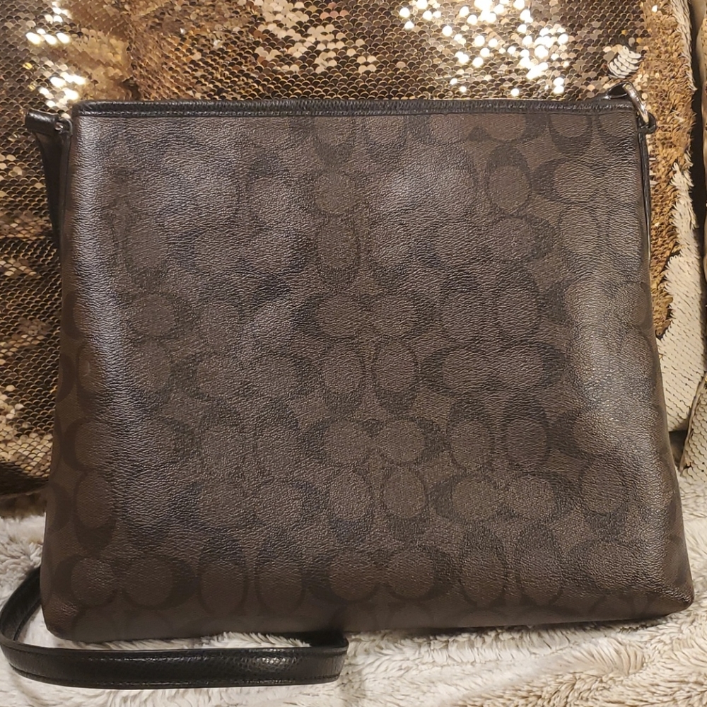 Authentic Coach Crossbody File Bag - Picture 3 of 13
